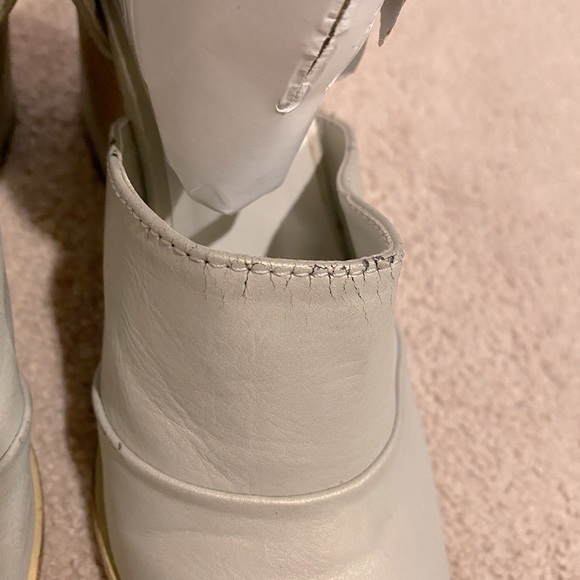 Off-white ankle closed toe heels - Picture 3 of 5